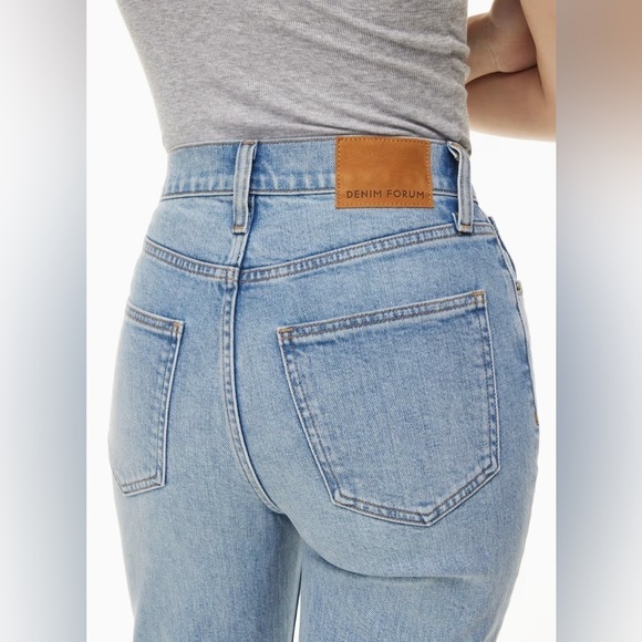 Aritzia Denim Forum The Arlo High Rise Straight 28L | Size 25 Light Wash - Picture 5 of 15
